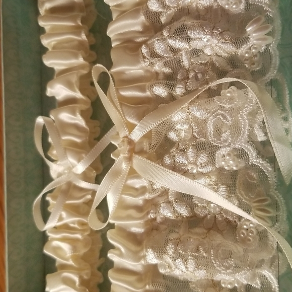 Bridal Cream Satin Double Garter Set - Picture 3 of 3